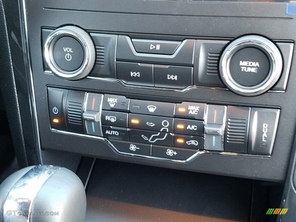 2019 Explorer XLT - Blue Metallic / Medium Black photo #17