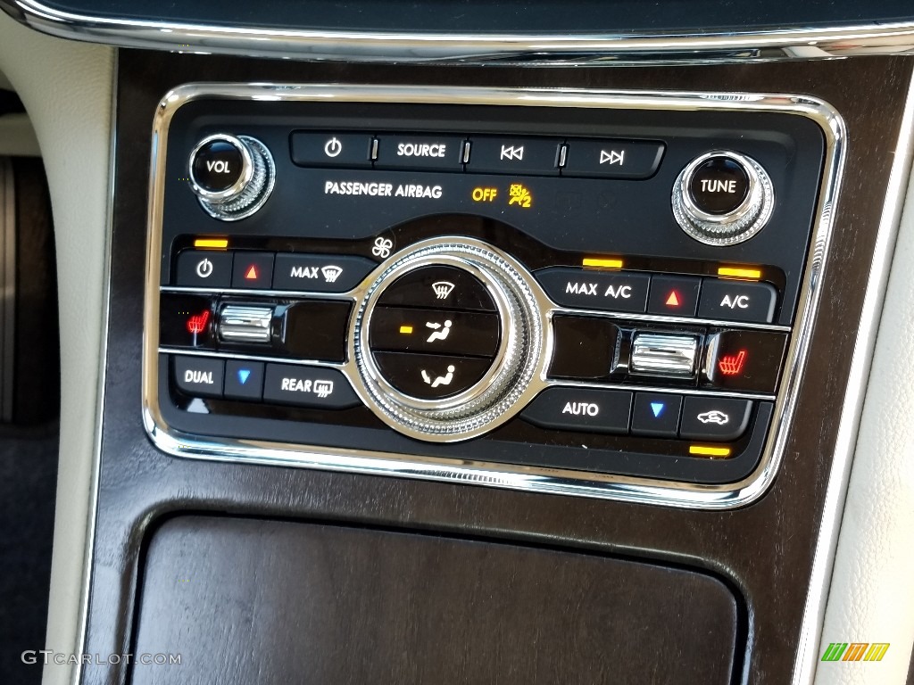 2019 Lincoln Continental Select Controls Photo #131110911