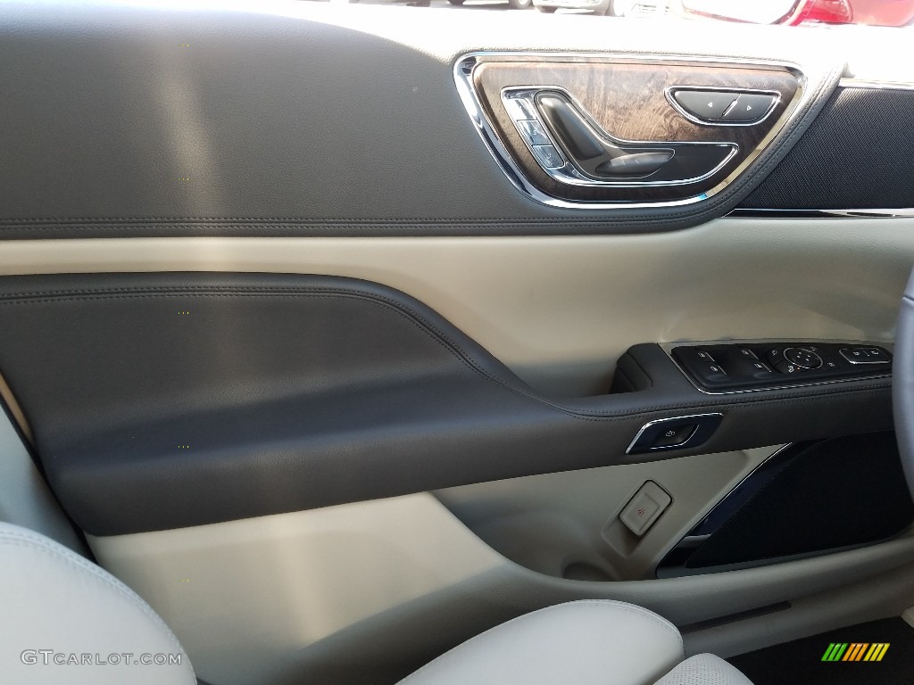 2019 Lincoln Continental Select Door Panel Photos
