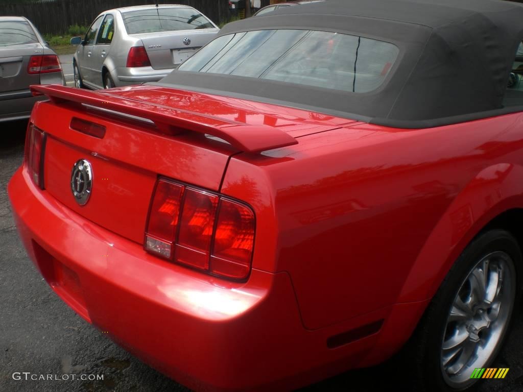 2006 Mustang V6 Premium Convertible - Torch Red / Dark Charcoal photo #42