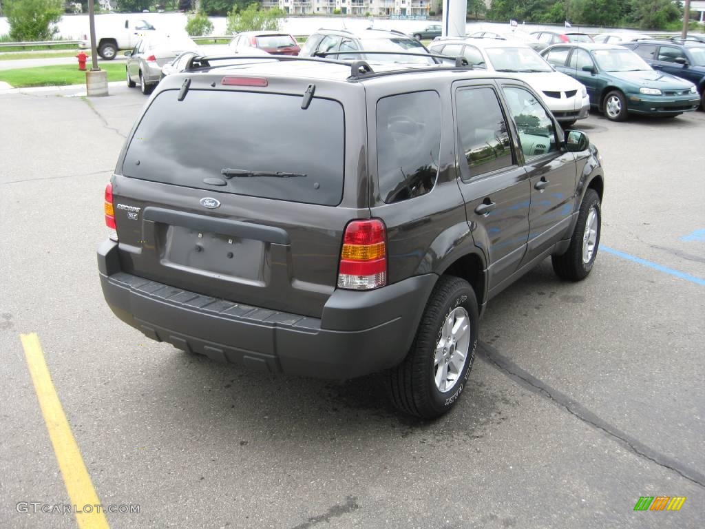 2007 Escape XLT 4WD - Dark Stone Metallic / Medium/Dark Pebble photo #11
