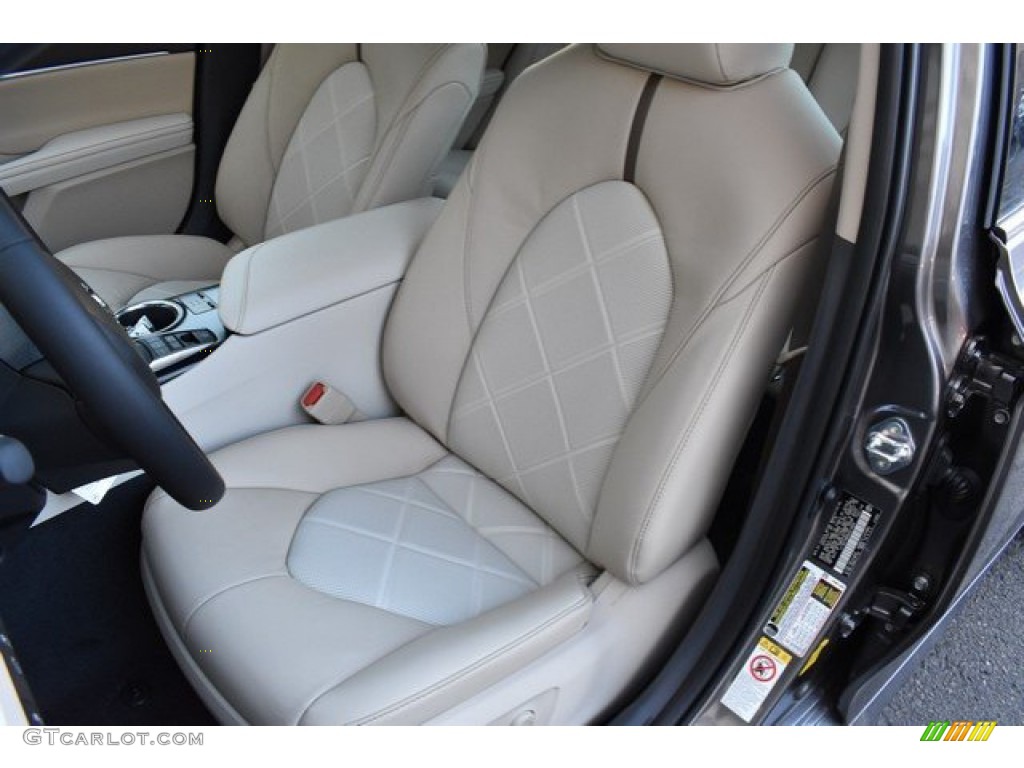 Macadamia Interior 2019 Toyota Camry Hybrid XLE Photo #131115960