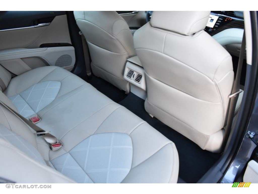 2019 Camry Hybrid XLE - Predawn Gray Mica / Macadamia photo #16