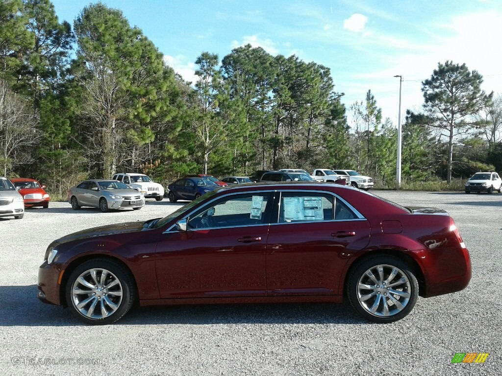 2019 300 Touring - Velvet Red Pearl / Linen/Black photo #2