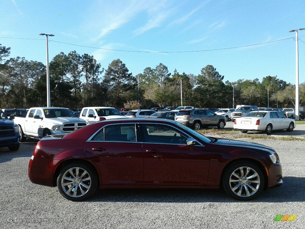 2019 300 Touring - Velvet Red Pearl / Linen/Black photo #6