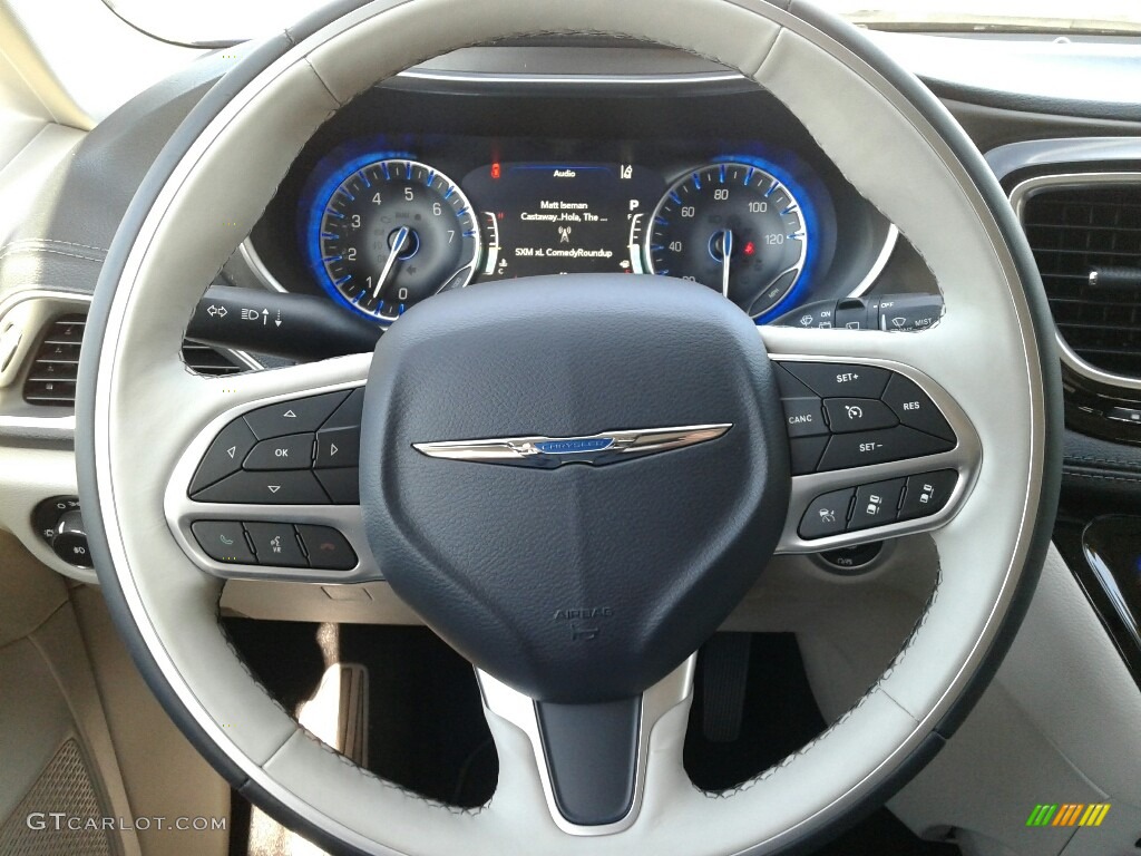 2019 Chrysler Pacifica Limited Steering Wheel Photos