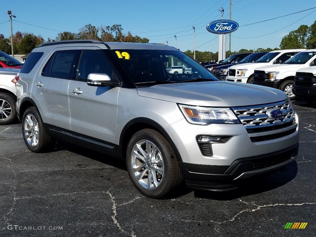 2019 Explorer XLT - Ingot Silver / Medium Black photo #7