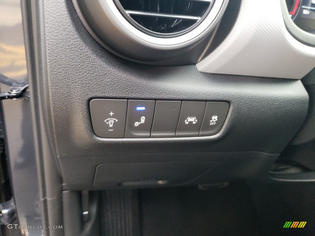 2019 Hyundai Kona SEL AWD Controls Photo #131127050