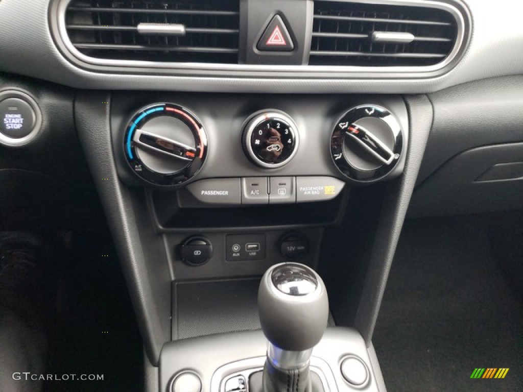 2019 Hyundai Kona SEL AWD Controls Photo #131127122