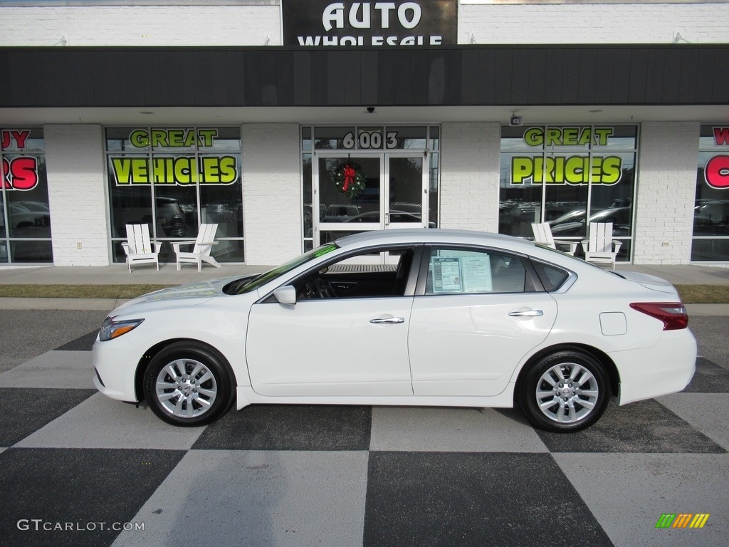 2018 Altima 2.5 S - Pearl White / Charcoal photo #1