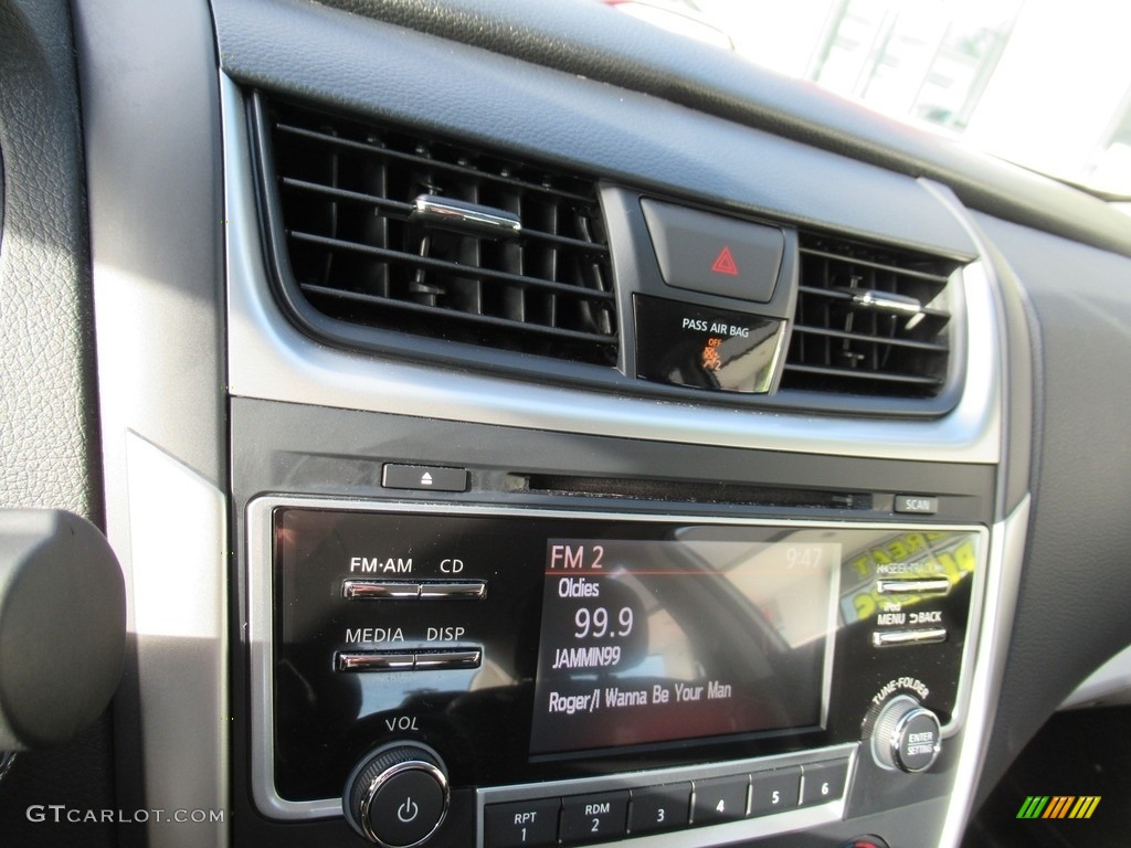 2018 Altima 2.5 S - Pearl White / Charcoal photo #17