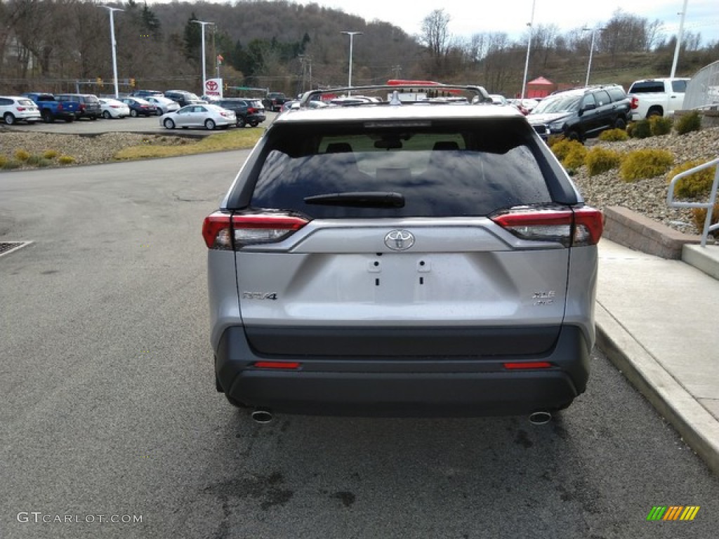 2019 RAV4 XLE AWD - Silver Sky Metallic / Black photo #5