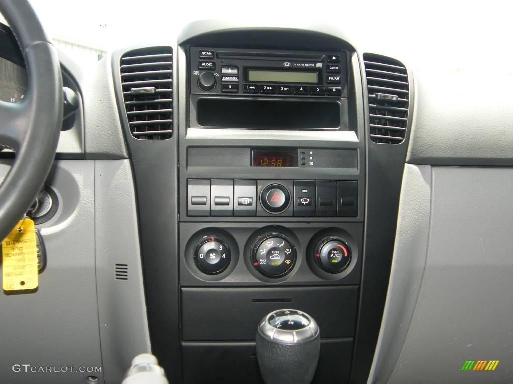 2004 Sorento LX - Ebony Black / Gray photo #20