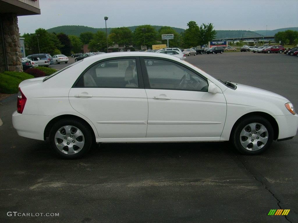 2005 Spectra EX Sedan - Clear White / Beige photo #5
