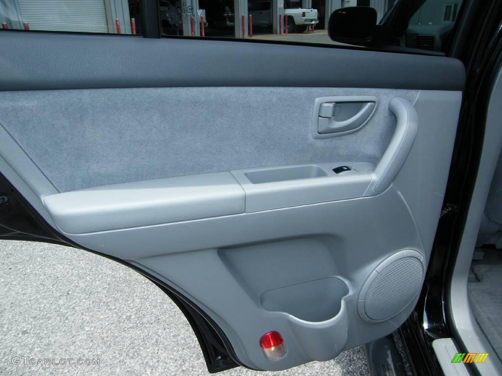 2004 Sorento LX - Ebony Black / Gray photo #23