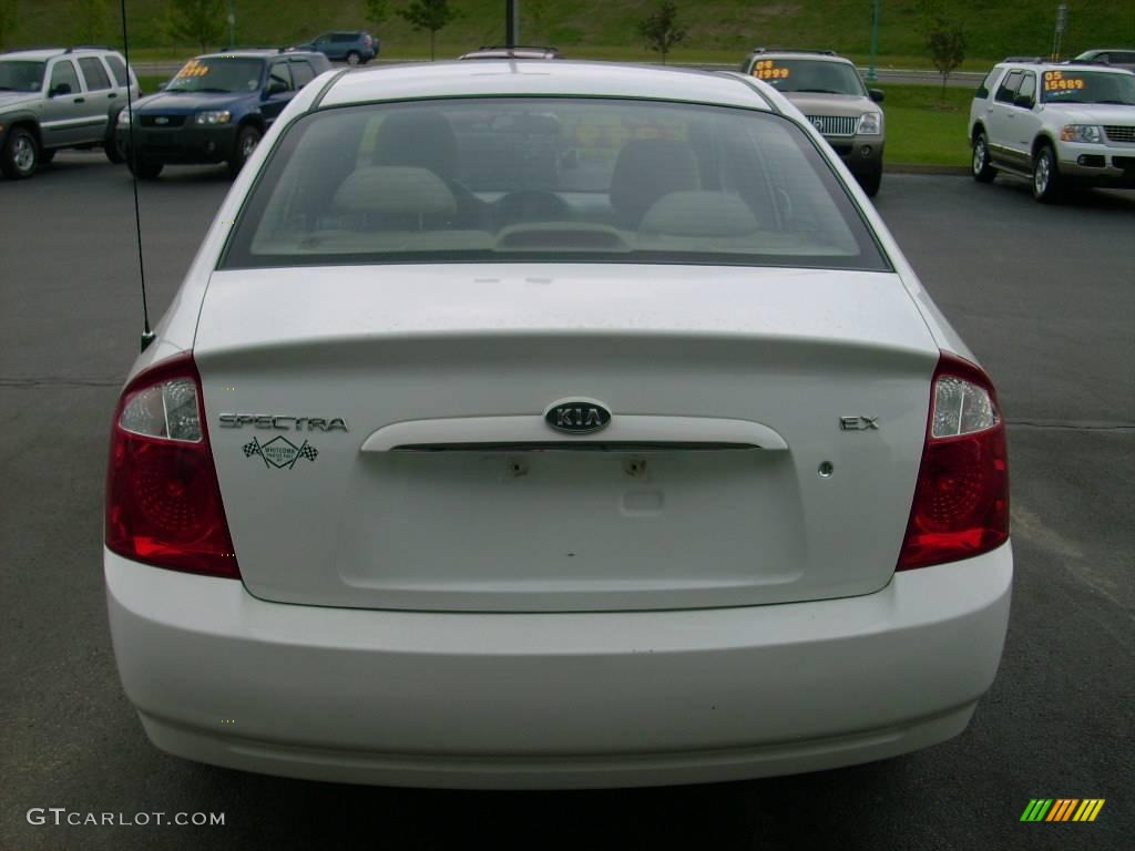 2005 Spectra EX Sedan - Clear White / Beige photo #8