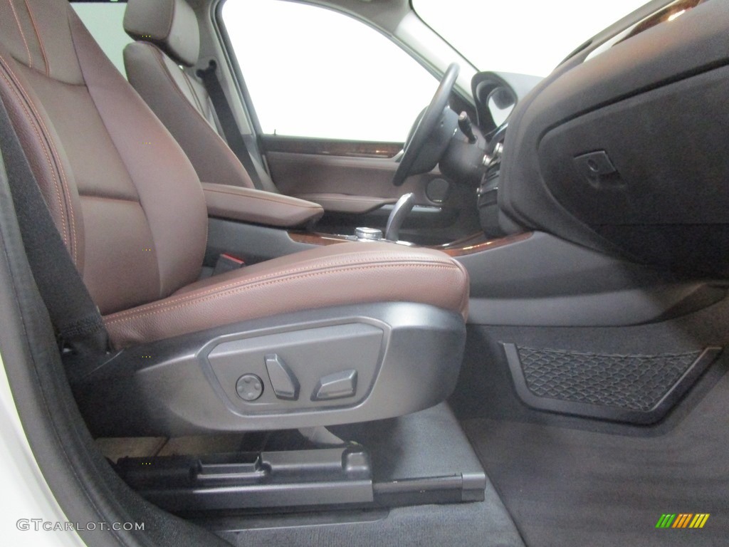 2016 X3 xDrive28i - Mineral White Metallic / Mocha photo #16