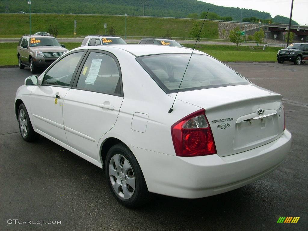 2005 Spectra EX Sedan - Clear White / Beige photo #9