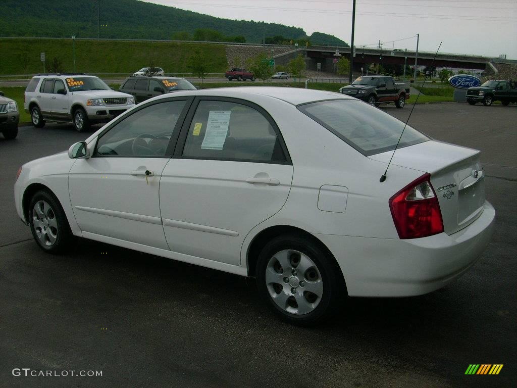 2005 Spectra EX Sedan - Clear White / Beige photo #10