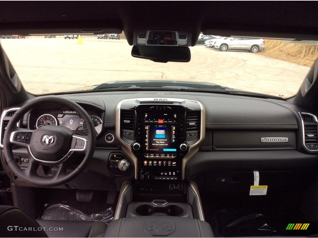 2019 1500 Laramie Crew Cab 4x4 - Diamond Black Crystal Pearl / Black photo #11