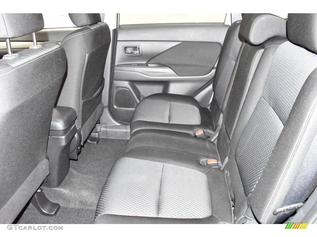 2018 Mitsubishi Outlander ES Rear Seat Photo #131141885