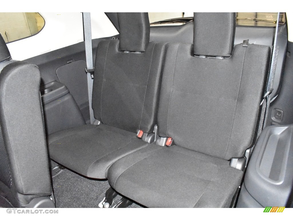 2018 Mitsubishi Outlander ES Rear Seat Photos