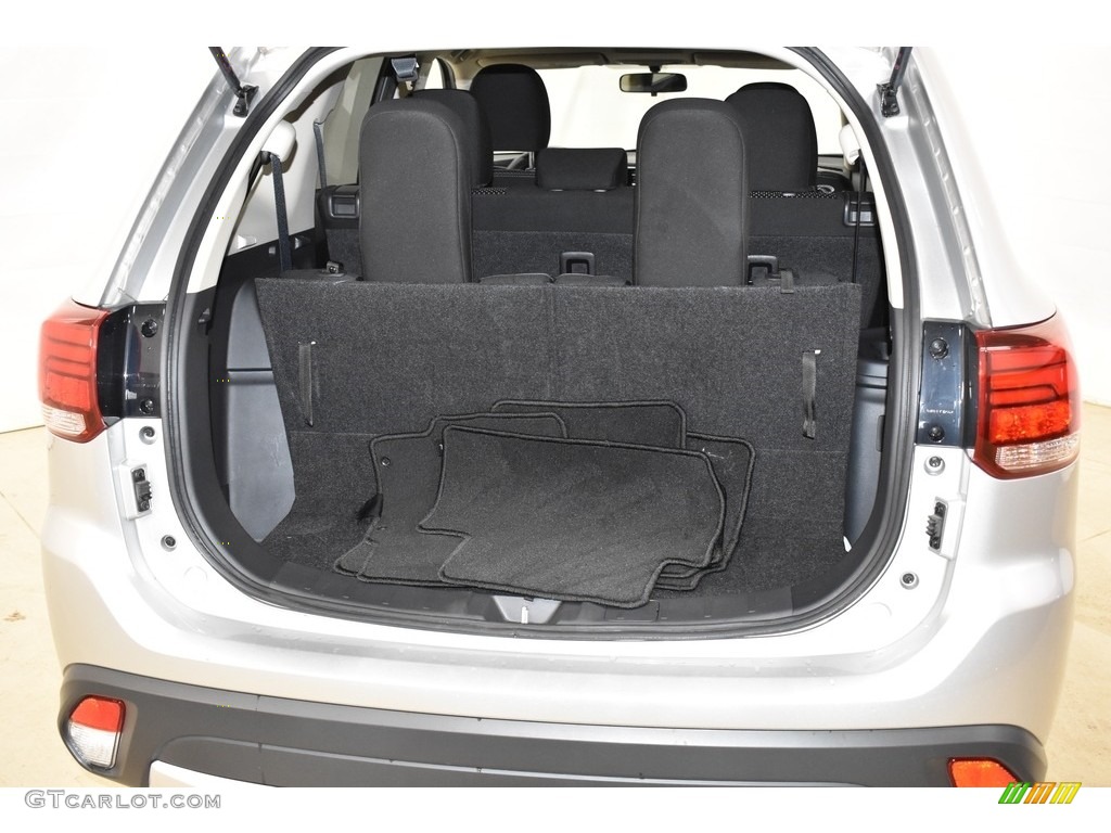 2018 Mitsubishi Outlander ES Trunk Photos