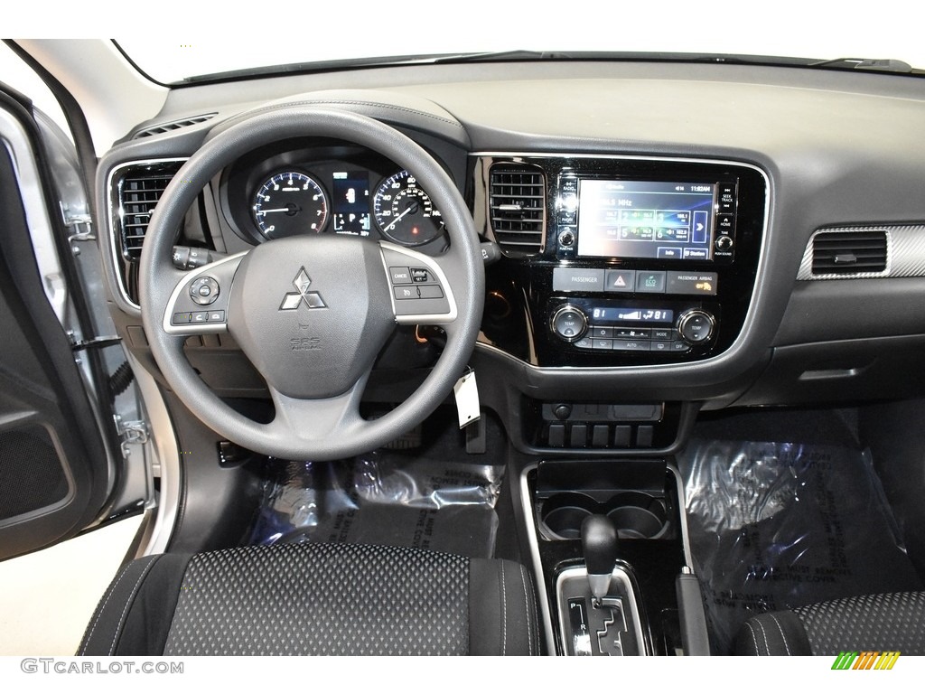 2018 Mitsubishi Outlander ES Dashboard Photos