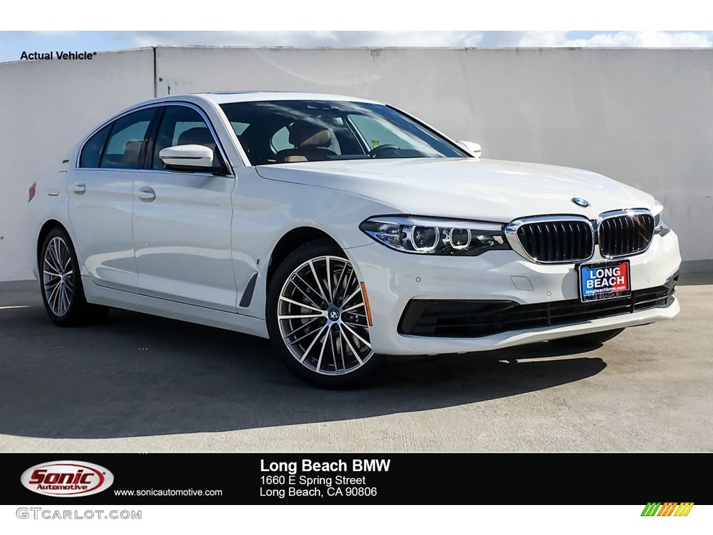 2019 5 Series 530e iPerformance Sedan - Alpine White / Cognac photo #1