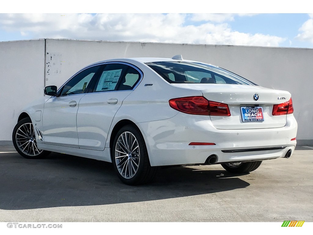 2019 5 Series 530e iPerformance Sedan - Alpine White / Cognac photo #2