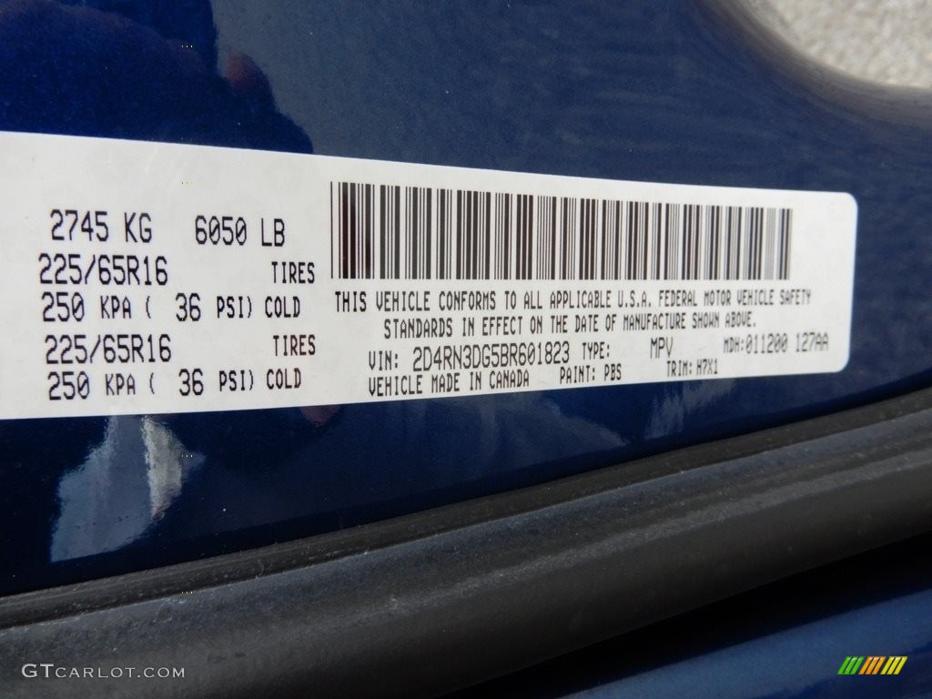 2011 Grand Caravan Mainstreet - Deep Water Blue Pearl / Black/Light Graystone photo #17