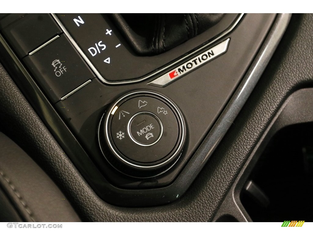 2018 Volkswagen Tiguan SE 4MOTION Controls Photos