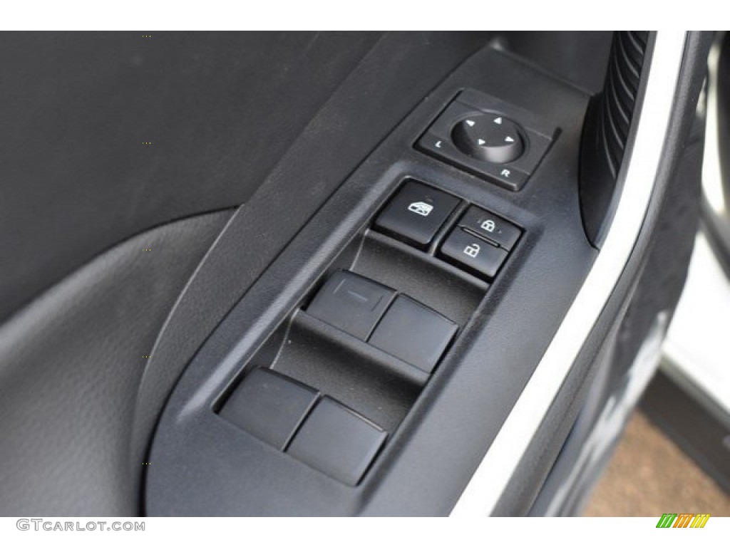 2019 RAV4 LE AWD - Super White / Black photo #23