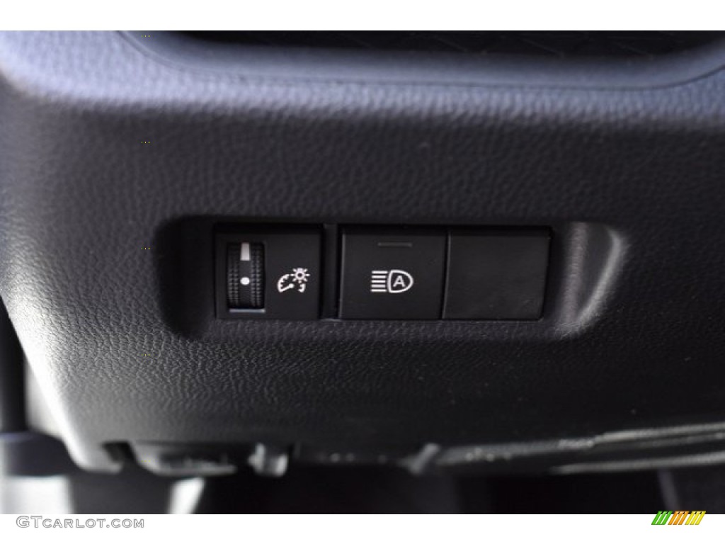 2019 RAV4 LE AWD - Super White / Black photo #24