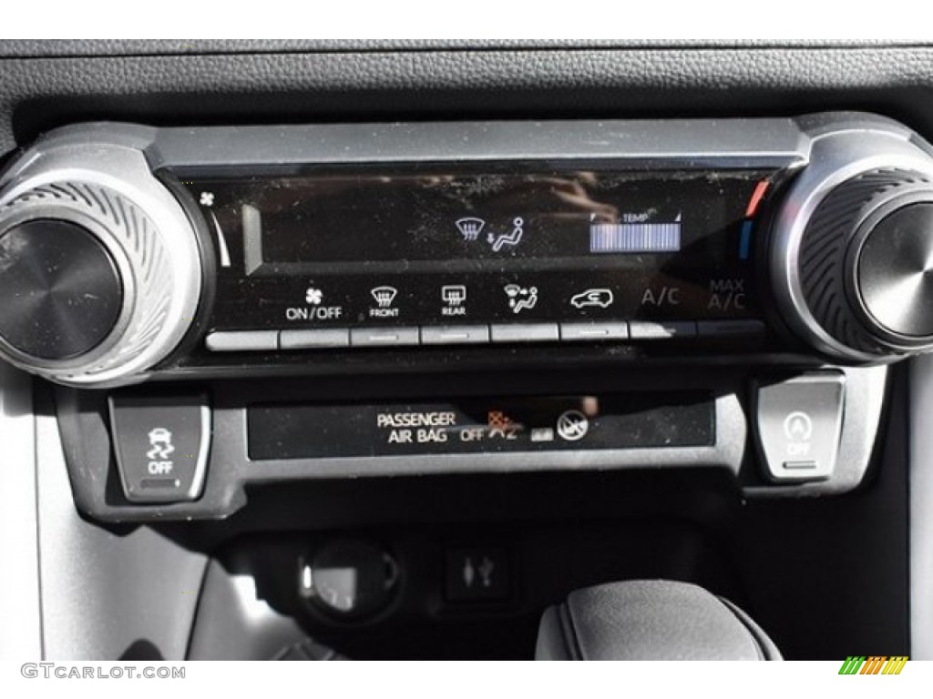 2019 RAV4 LE AWD - Super White / Black photo #28