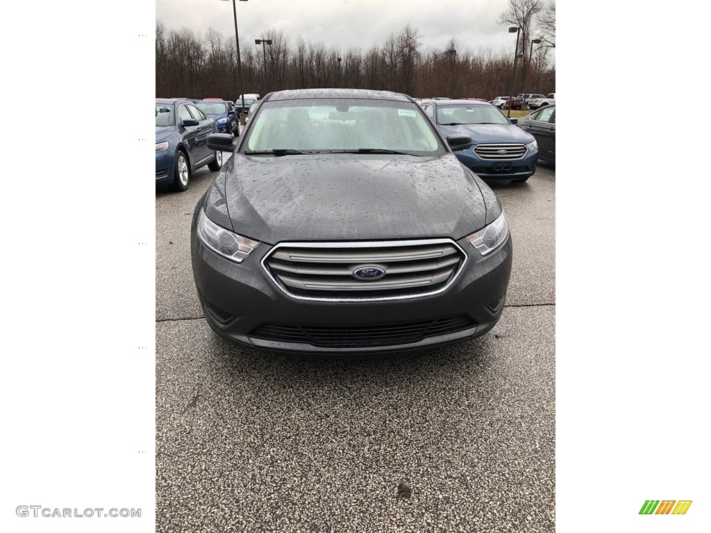 2019 Taurus SE - Magnetic / Charcoal Black photo #2