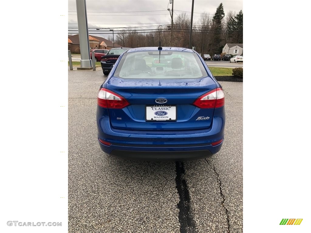 2018 Fiesta SE Sedan - Lightning Blue / Charcoal Black photo #3