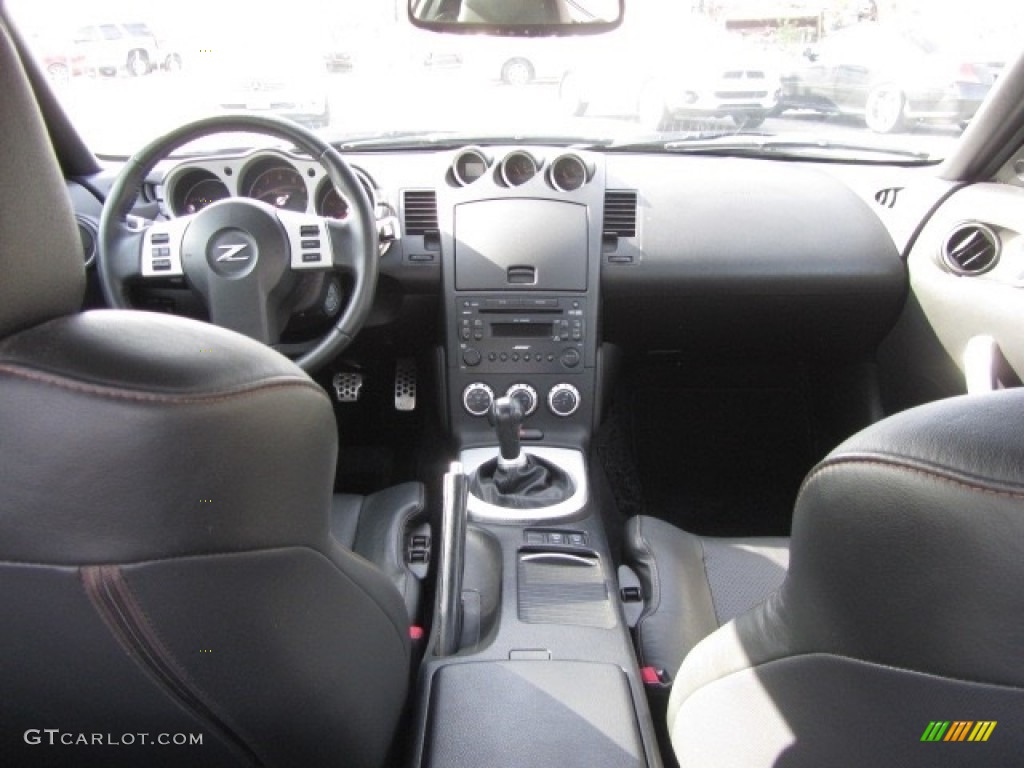 2006 350Z Touring Coupe - Silverstone Metallic / Charcoal Leather photo #13