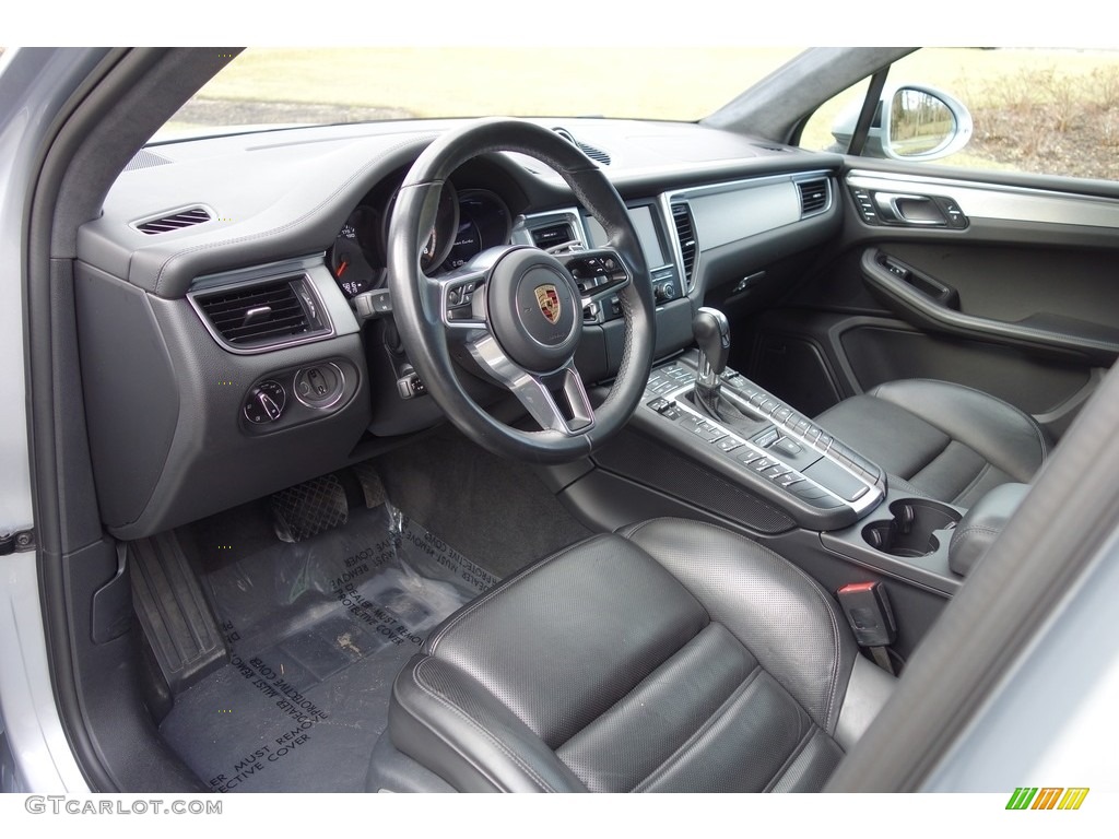 Black Interior 2016 Porsche Macan Turbo Photo #131172461