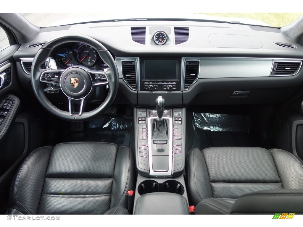 2016 Porsche Macan Turbo Black Dashboard Photo #131172602