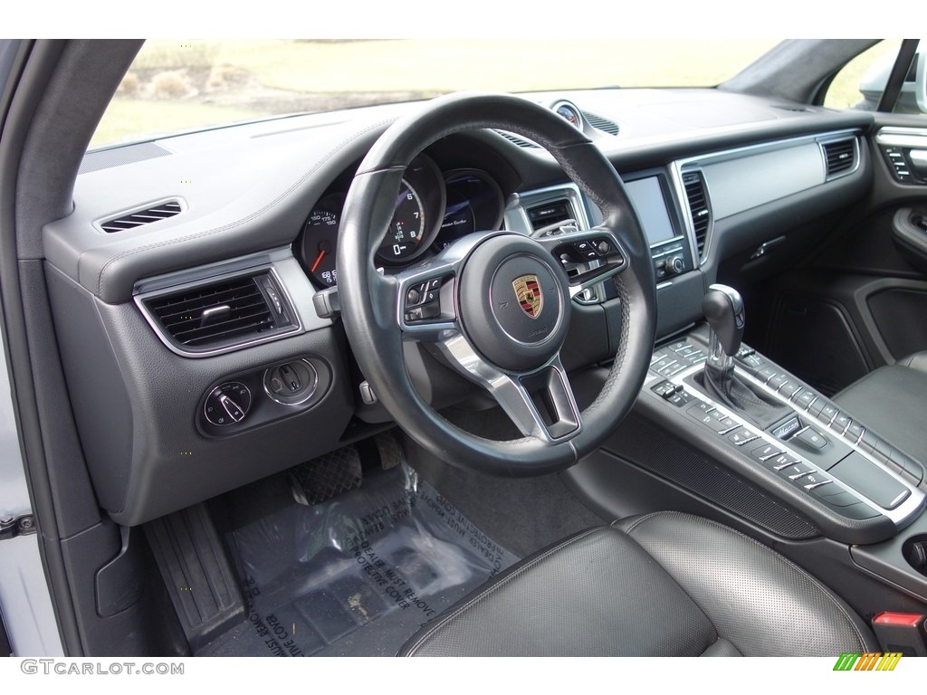 2016 Porsche Macan Turbo Black Dashboard Photo #131172770