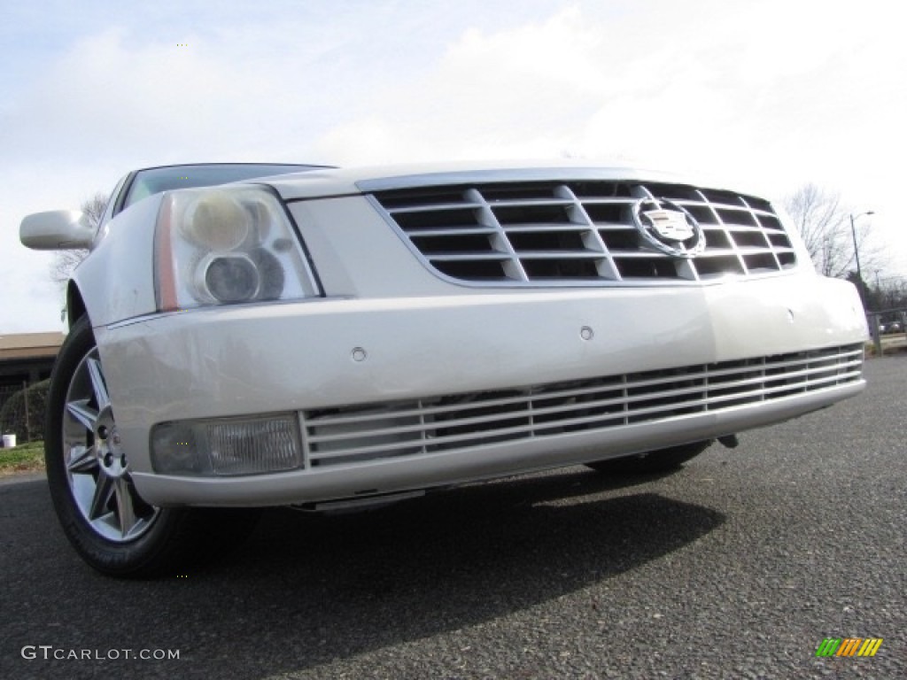 2011 DTS Luxury - White Diamond Tricoat / Titanium/Dark Titanium Accents photo #1