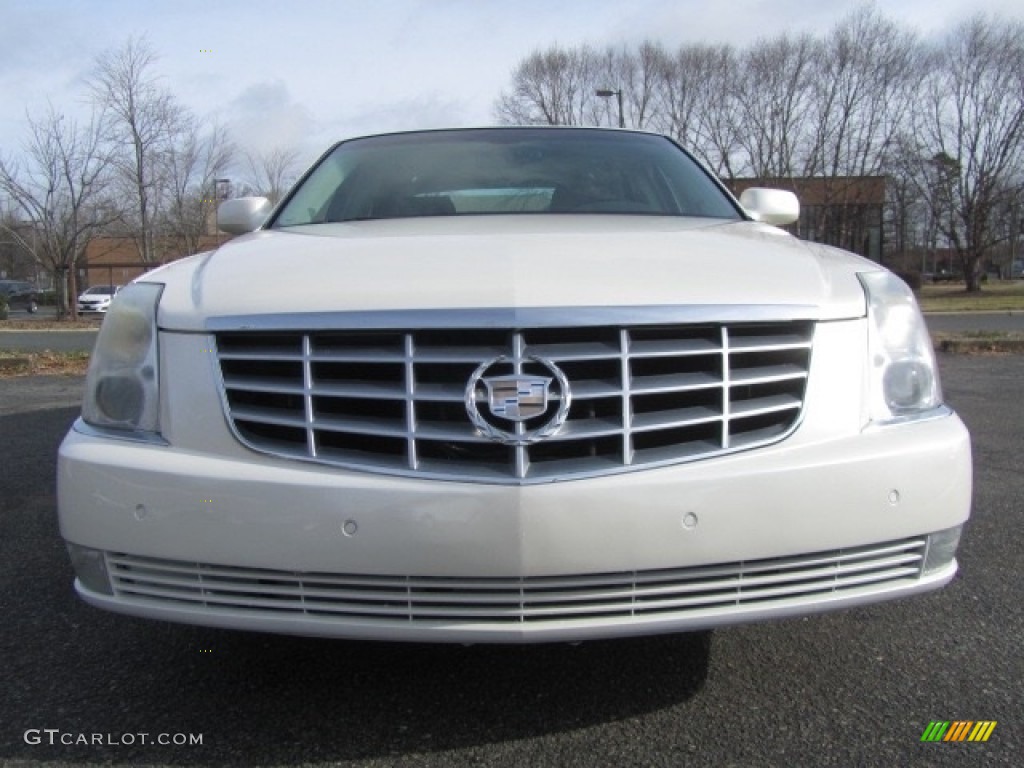 2011 DTS Luxury - White Diamond Tricoat / Titanium/Dark Titanium Accents photo #4