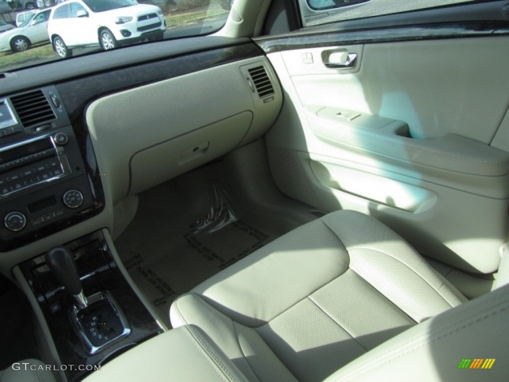 2011 DTS Luxury - White Diamond Tricoat / Titanium/Dark Titanium Accents photo #14