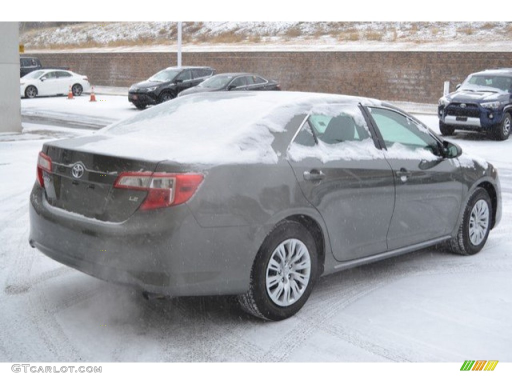 2012 Camry LE - Cypress Green Pearl / Ash photo #6