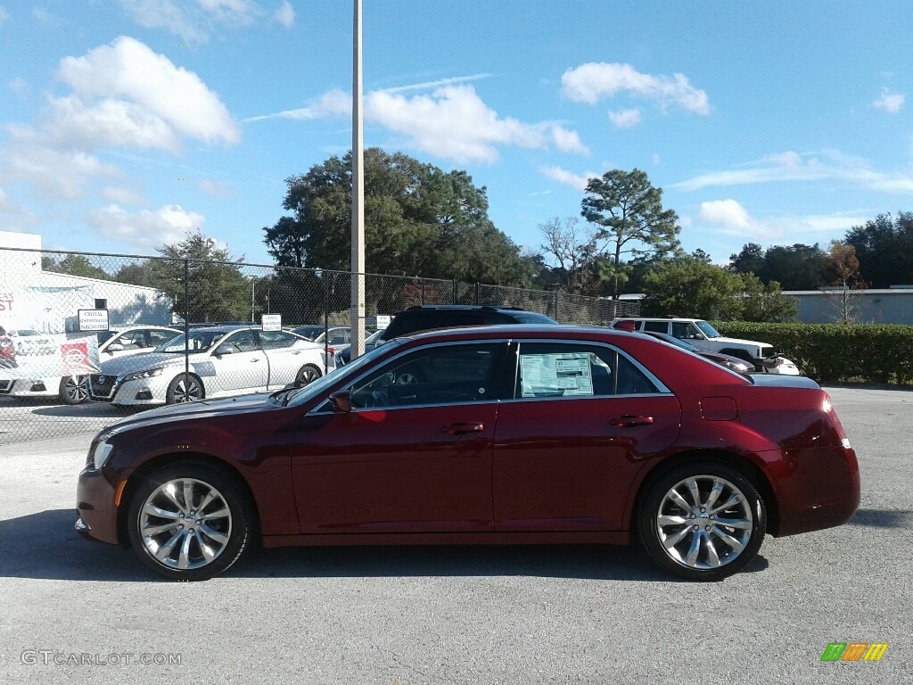 2019 300 Touring - Velvet Red Pearl / Black photo #2