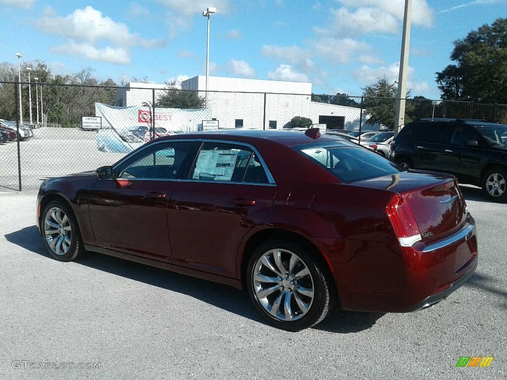 2019 300 Touring - Velvet Red Pearl / Black photo #3