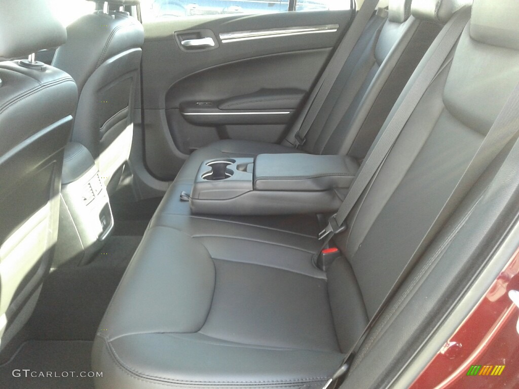 2019 300 Touring - Velvet Red Pearl / Black photo #10