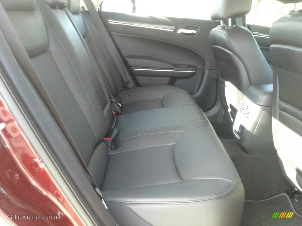 2019 300 Touring - Velvet Red Pearl / Black photo #11