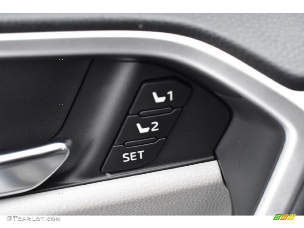 2019 RAV4 XLE AWD - Silver Sky Metallic / Light Gray photo #25